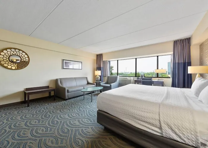 Apartment Amenity Rich Spacious King Bloomington